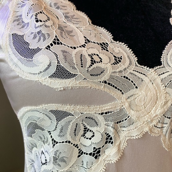Vintage Vanity Fair Pastel Pink With Cream Floral Lace Slip Size 32 - Picture 3 of 9